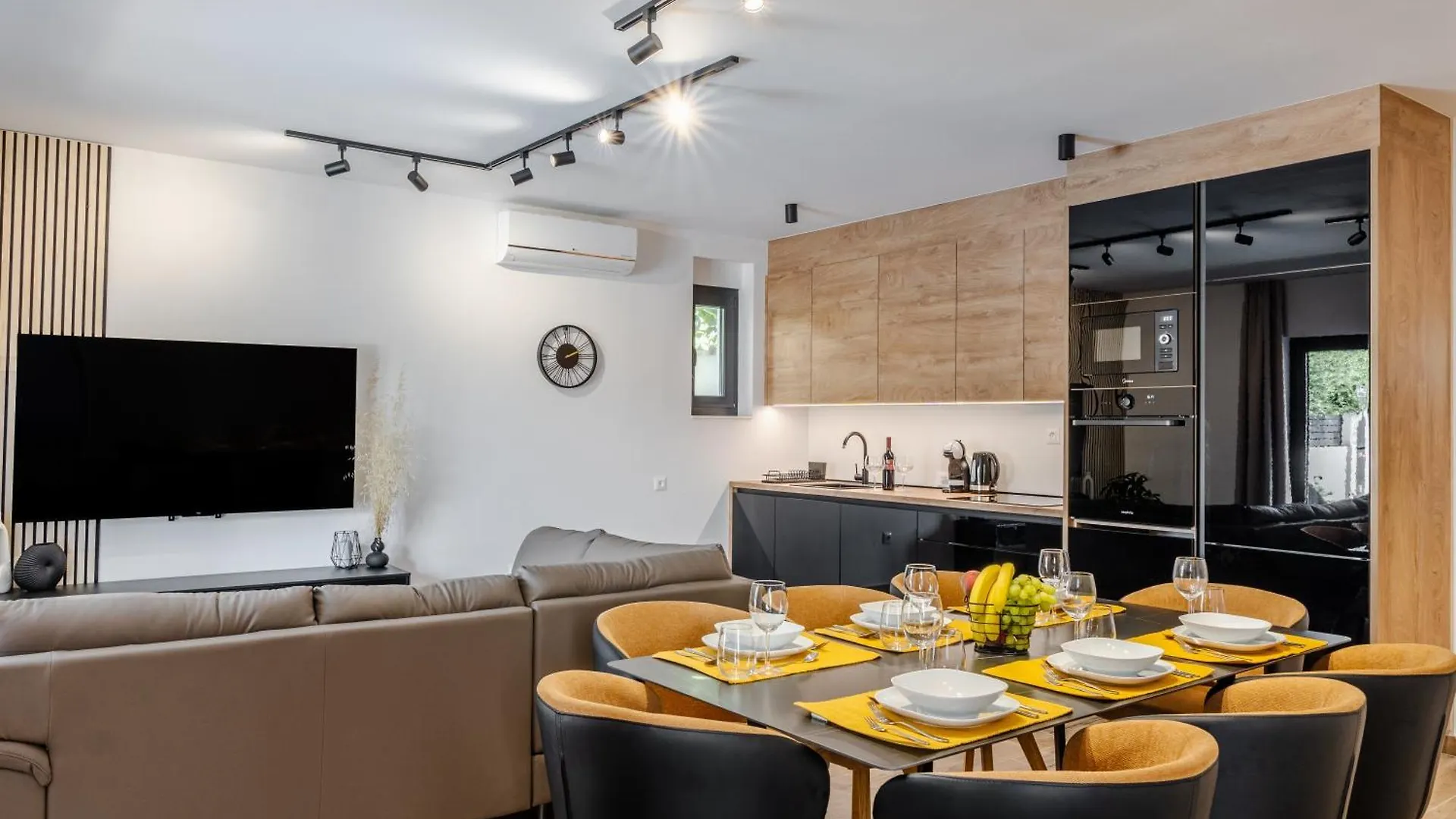 Villa Angelo ורסי